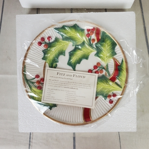 Fitz and Floyd Noel Classique Canape Plate Holly Berries 2004 - Picture 3 of 9
